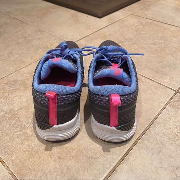 New Balance Women’s Sneakers - Picture 4 of 6